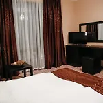 Einstein House & 3* Marchevo