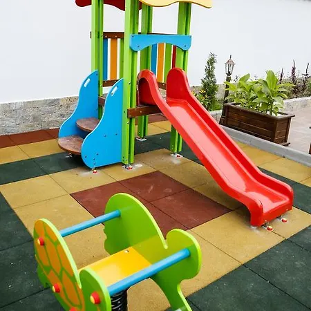 Einstein House & Pensión 3*