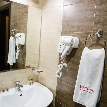 Einstein House & 3*