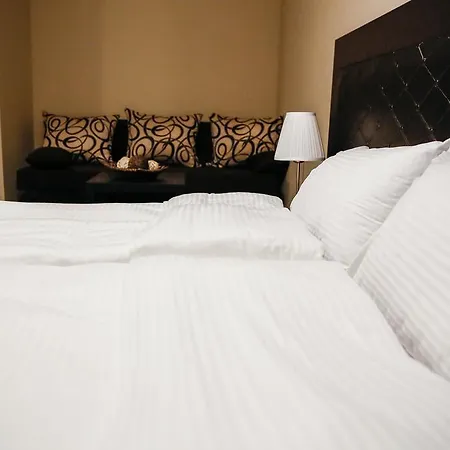 Pensión Einstein House & Marchevo