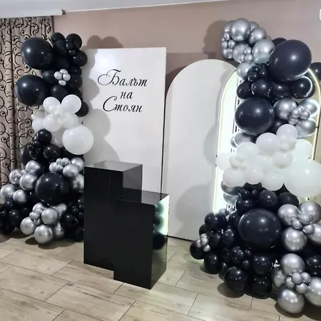 Konukevi Einstein House & 3*