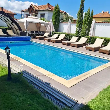 بيت ضيافة Einstein House & Spa 3*