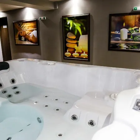 بيت ضيافة Einstein House & Spa Marchevo
