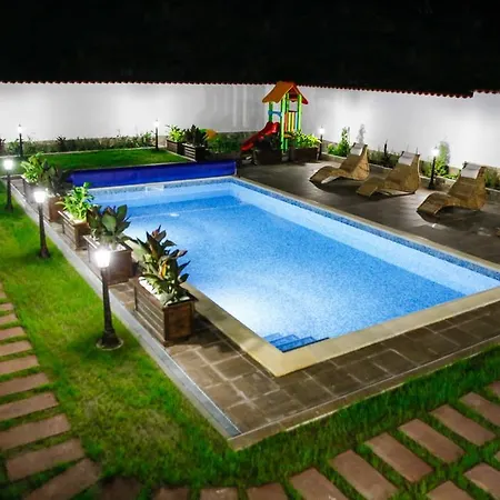 Einstein House & 3* Marchevo