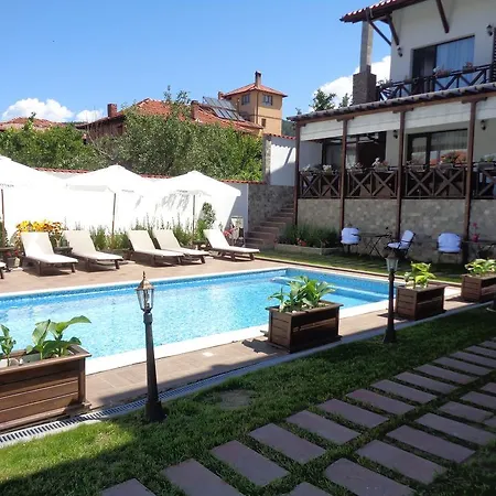 Einstein House & Konukevi Marchevo