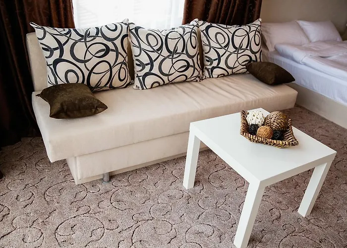 Einstein House & 3* Marchevo