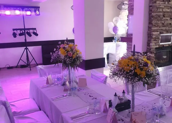 Einstein House & Maison d'hôtes Marchevo