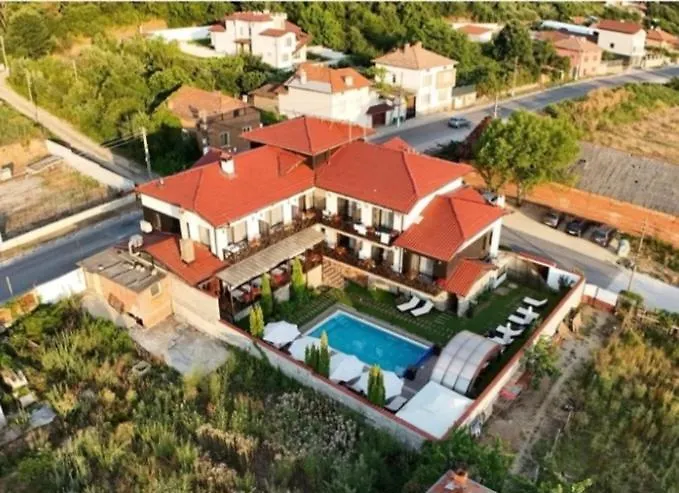 Einstein House & Къща за гости